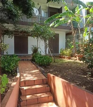 Locatriolet Appartement Saint-Denis Buitenkant foto