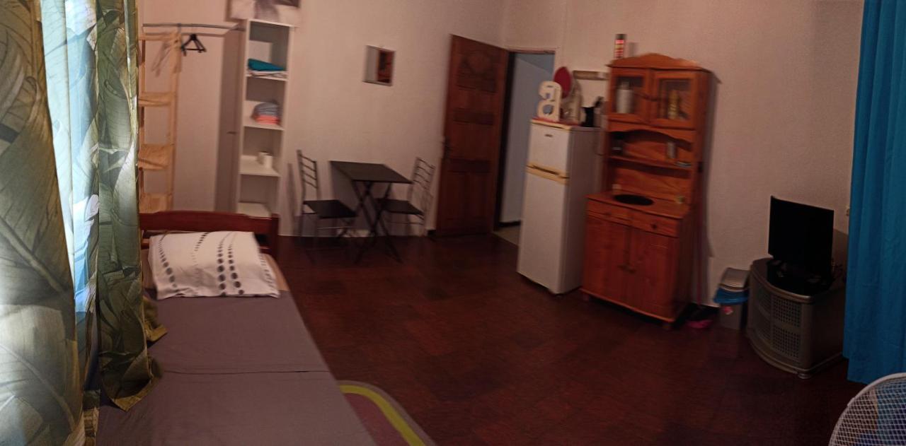 Locatriolet Appartement Saint-Denis Buitenkant foto