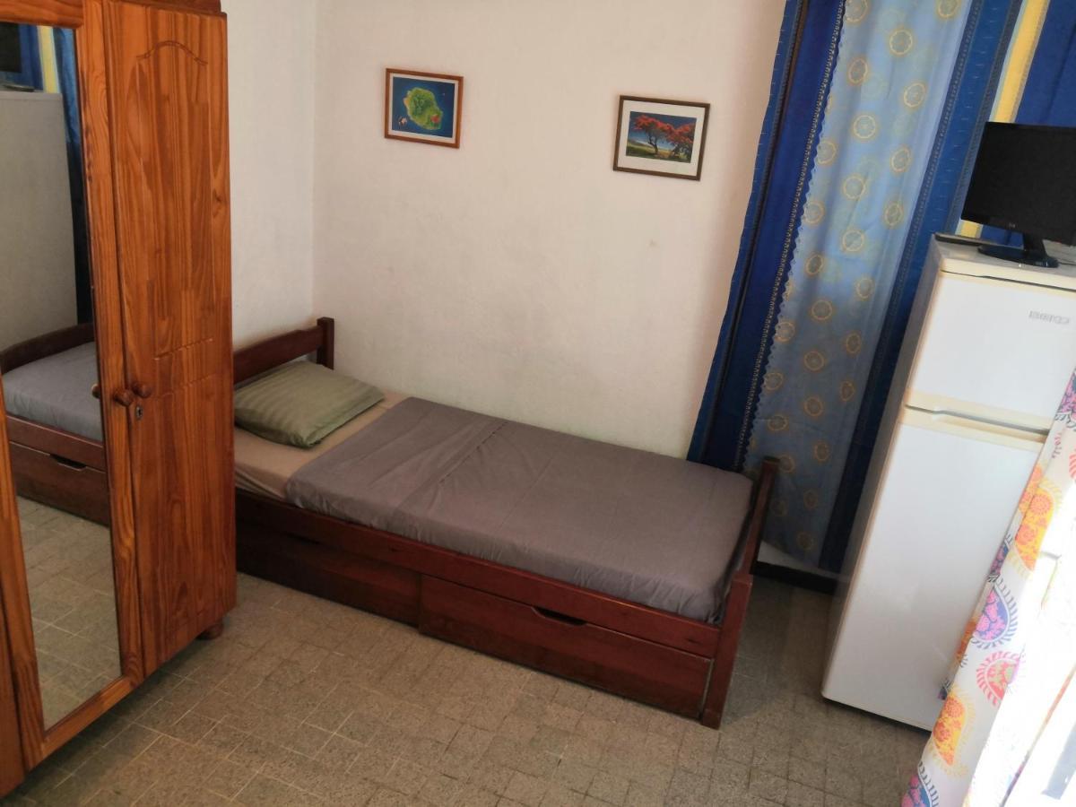 Locatriolet Appartement Saint-Denis Buitenkant foto