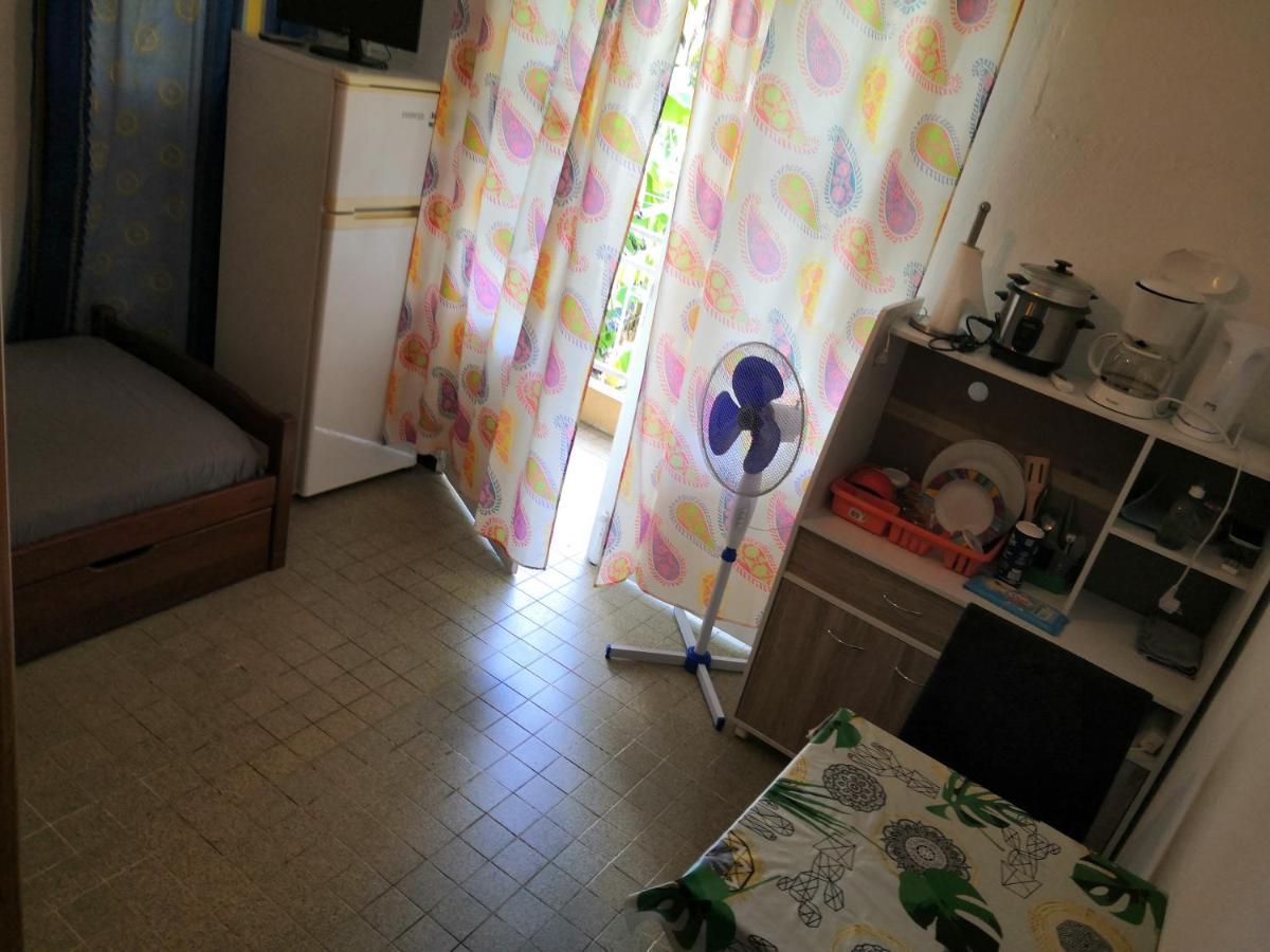 Locatriolet Appartement Saint-Denis Buitenkant foto